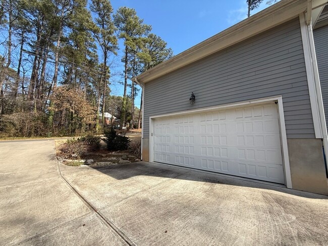 Building Photo - Modern 3BD, 3.5BA Raleigh Home on a Corner Lot with a 2-Car Attached Garage & Private Backyard in...