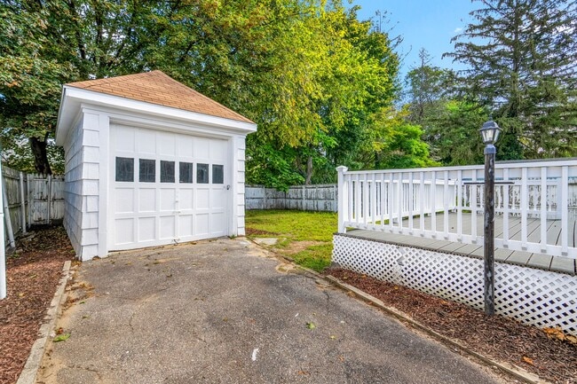 Building Photo - Bright & Comfortable North Providence Sing...