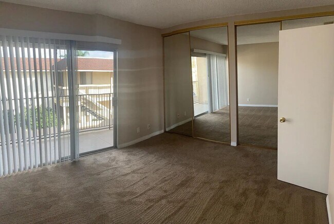 Building Photo - 2 Bed | 1.5 Bath Townhome – Private Backya...