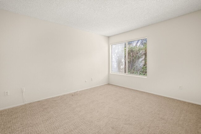 Building Photo - Upgraded Condo with Two Master Suites!!!