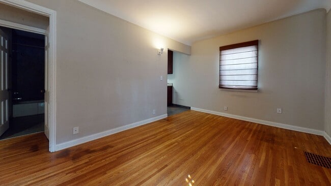 Building Photo - Affordable 4 Bedroom House - Close to U of...