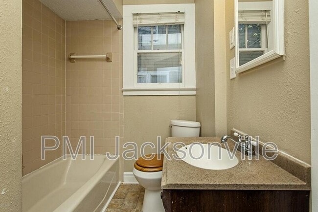 Building Photo - 1211 Hollywood Ave