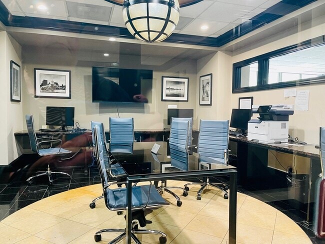 Building Photo - 10 E Ontario St