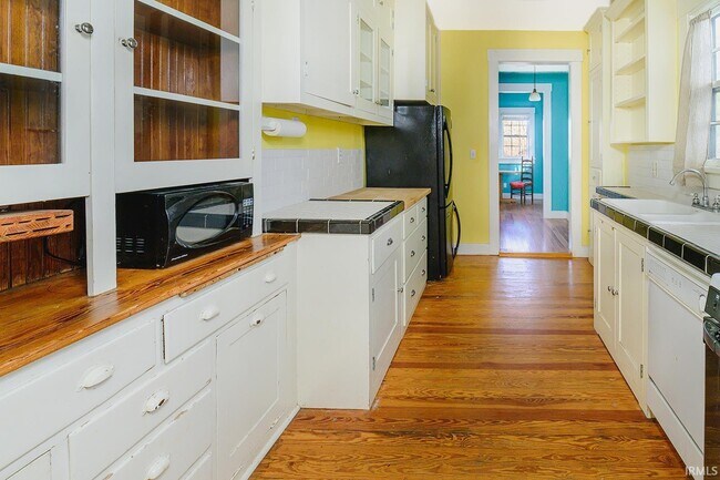 Building Photo - 720 S Park Ave