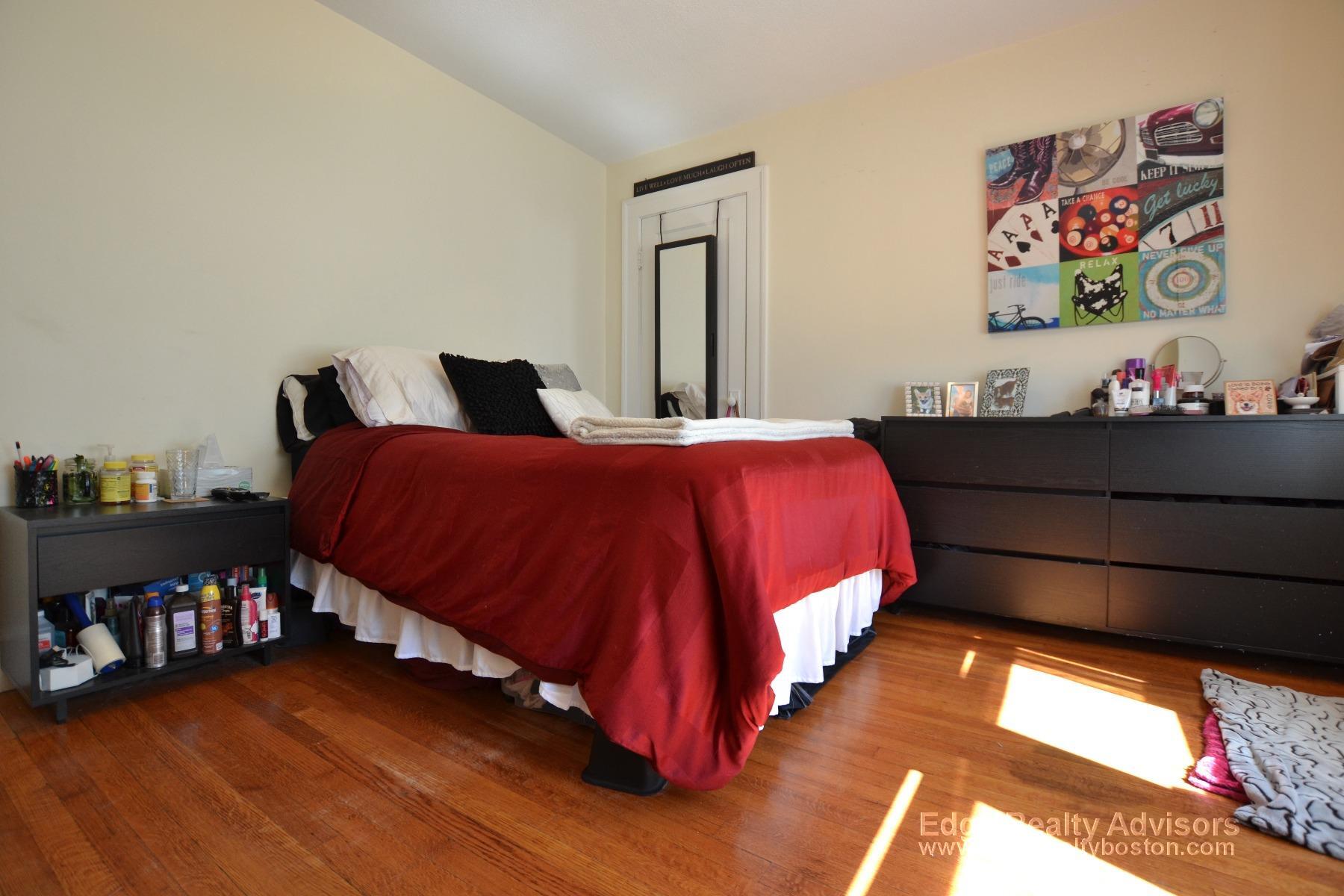 Building Photo - 55 Brock St