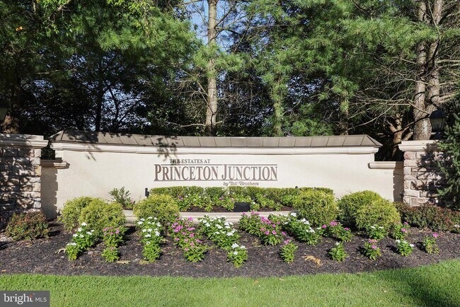 Building Photo - 11 Wedgewood Ct