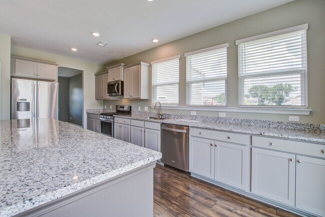 Building Photo - 2732 Harmony Lake Dr