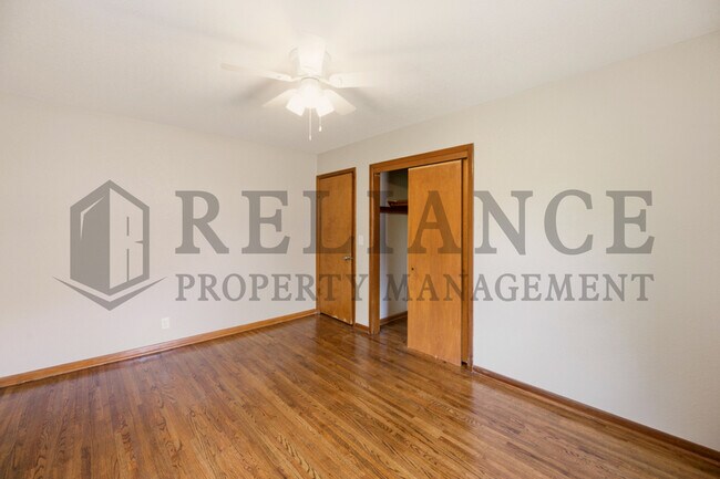 Building Photo - 841 N Country Acres Ave