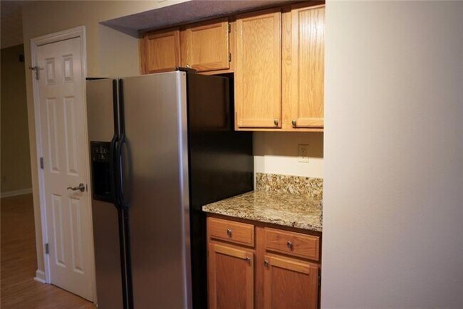 Building Photo - 4001 Riverlook Pkwy SE