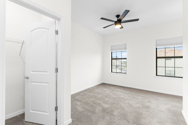 Building Photo - 8612 Escue St