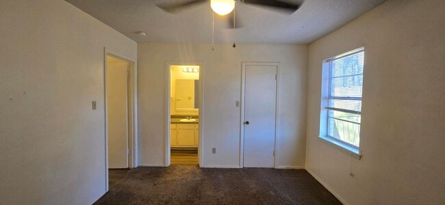 Building Photo - AVAILABLE! 2 Bedroom 2 Bath in Longview!
