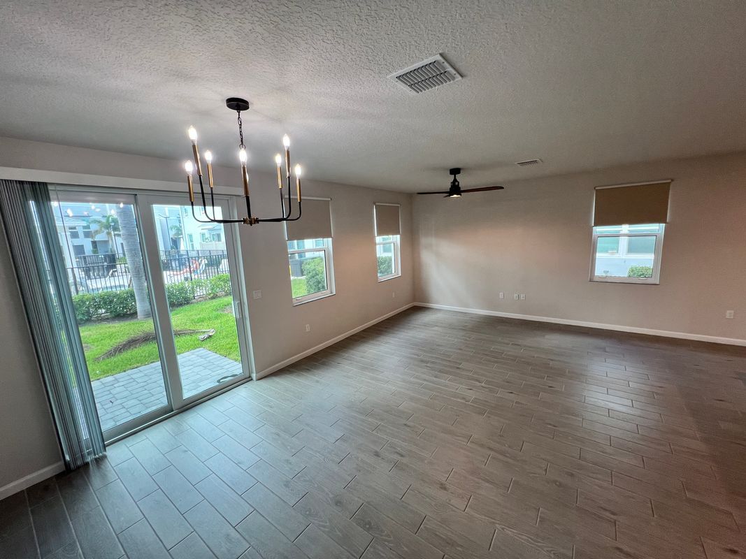 Building Photo - 3916 SE Mentmore Ln