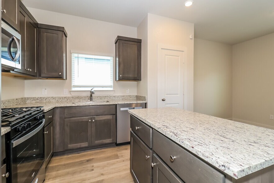 Building Photo - 1505 Woodwinds Dr