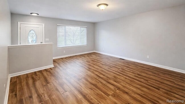 Building Photo - 21816 E 10 Mile Rd