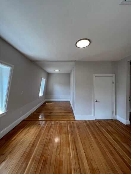 Building Photo - 108 Vinton St