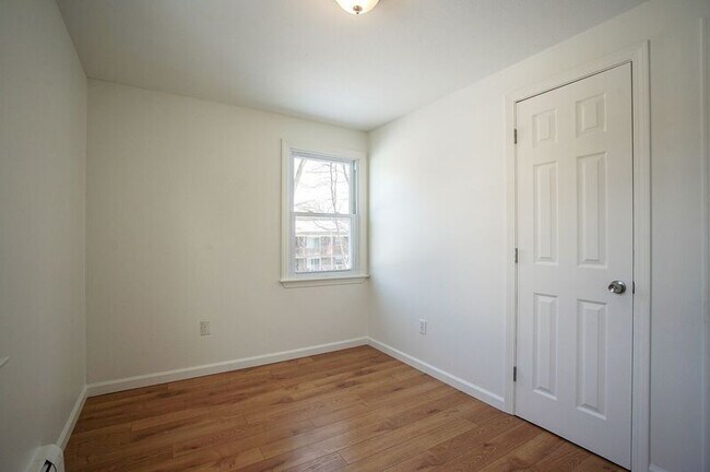 Building Photo - 29 Crown St