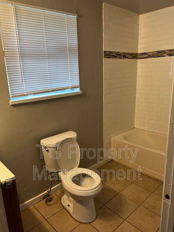 Building Photo - 2821 Moncrief Rd