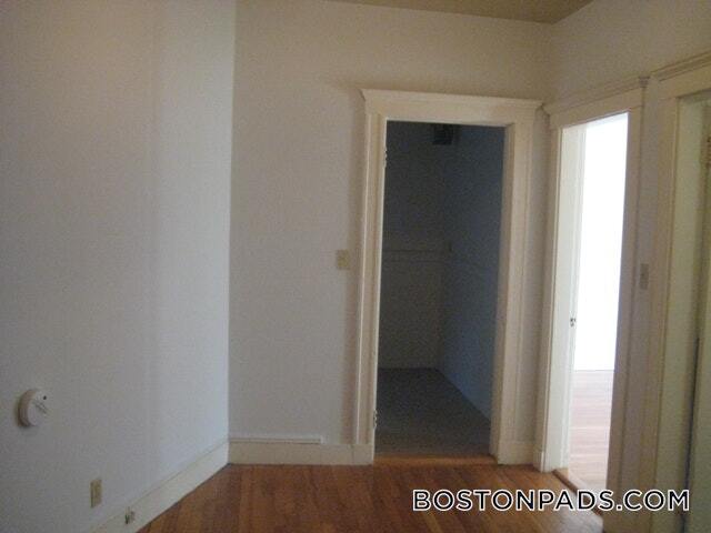 Building Photo - 137 Park Dr