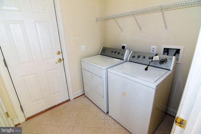 Building Photo - 4619 Beaufont Spring Ct