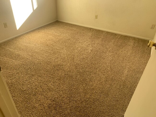 Building Photo - MON390