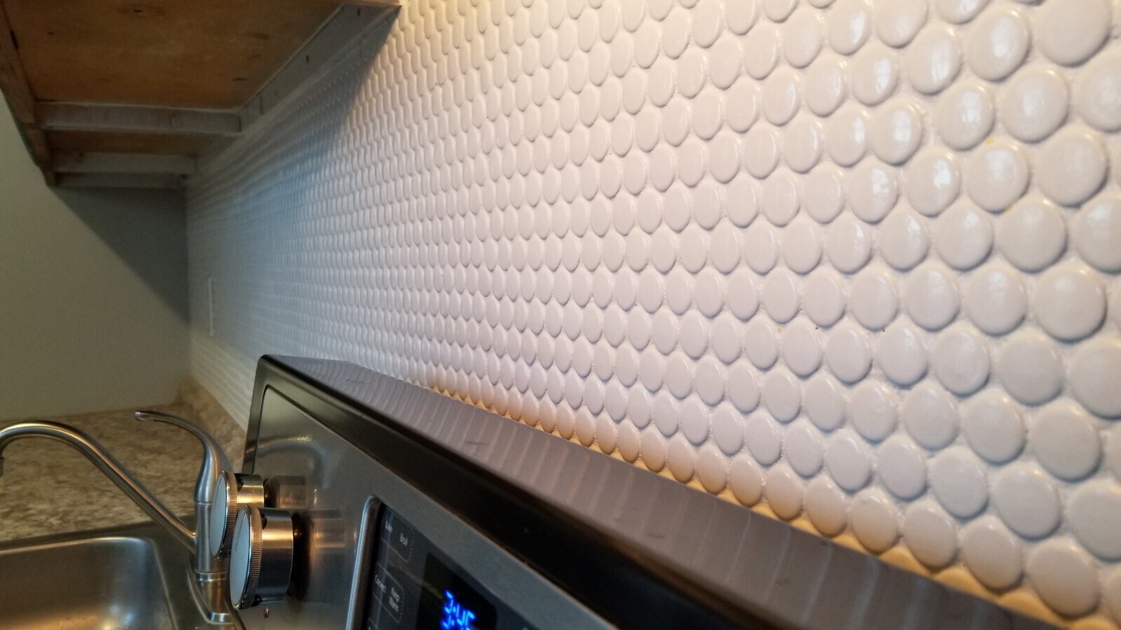 Bubble backsplash - 1444 Esterbrook Ave