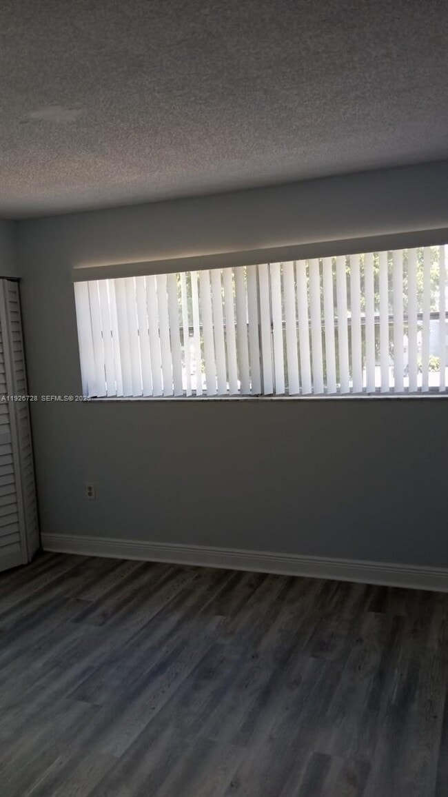 Building Photo - 9375 Fontainebleau Blvd