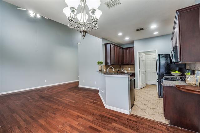 Building Photo - 8738 Manhattan Ave