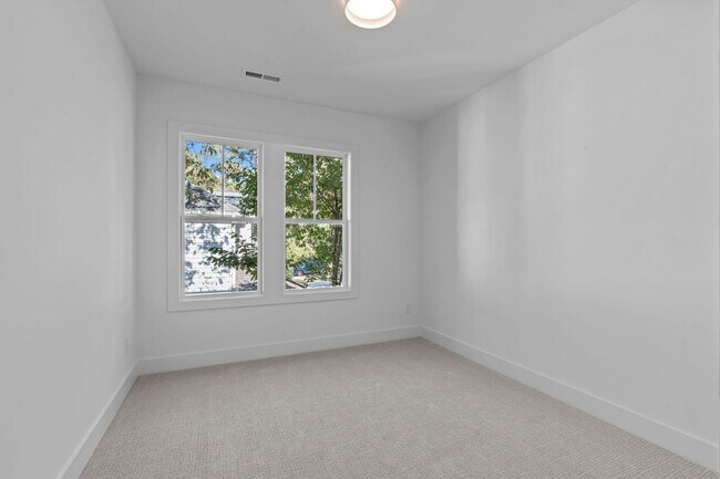 Building Photo - 5061 Lundy Dr