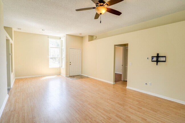 Building Photo - 1057 Kelsey Ave