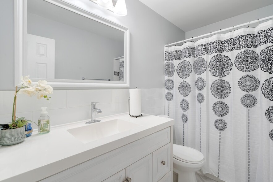 Bathroom - 900 E Tantallon Dr