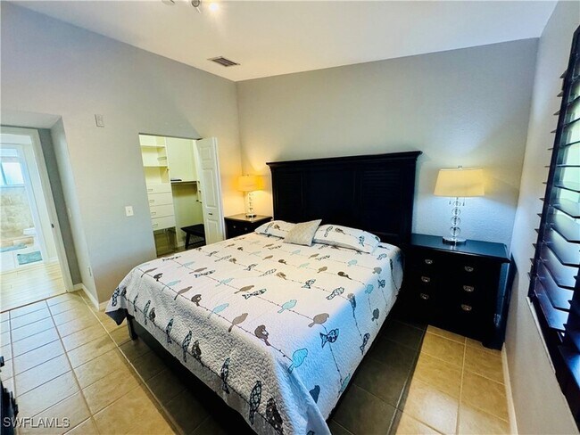 Building Photo - 8244 Key Royal Cir
