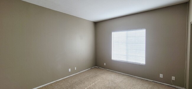 Building Photo - 1900 N Torrey Pines Dr