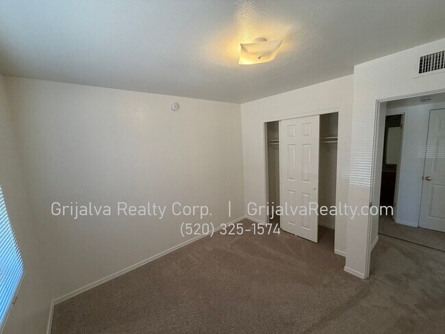 Building Photo - 6850 E Lurlene Dr