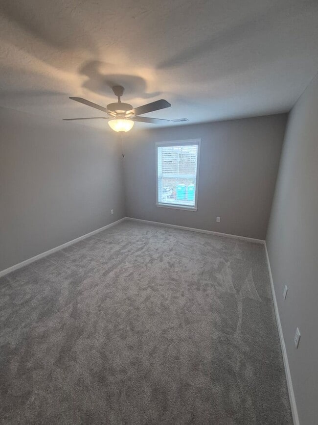 Building Photo - 568 Foxhill Dr