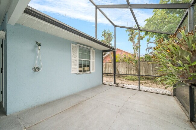 Building Photo - 4BR/2.5BA in gorgeous Melbourne Beach!