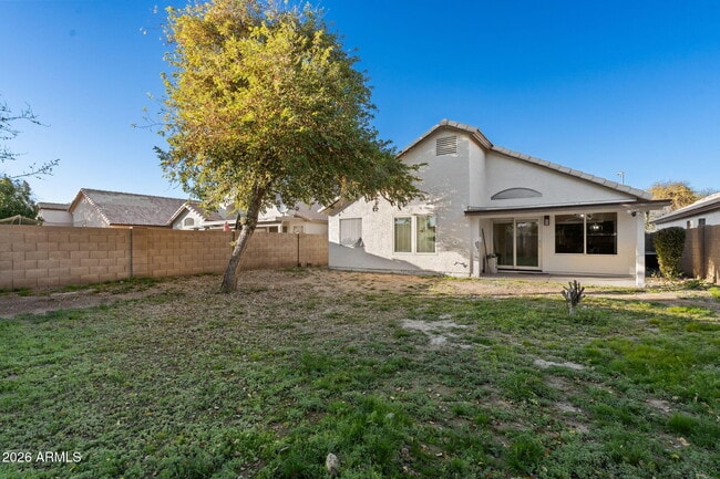 Building Photo - 523 W Kelton Ln