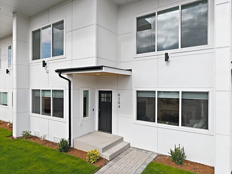 Building Photo - 6204 46th Ave S