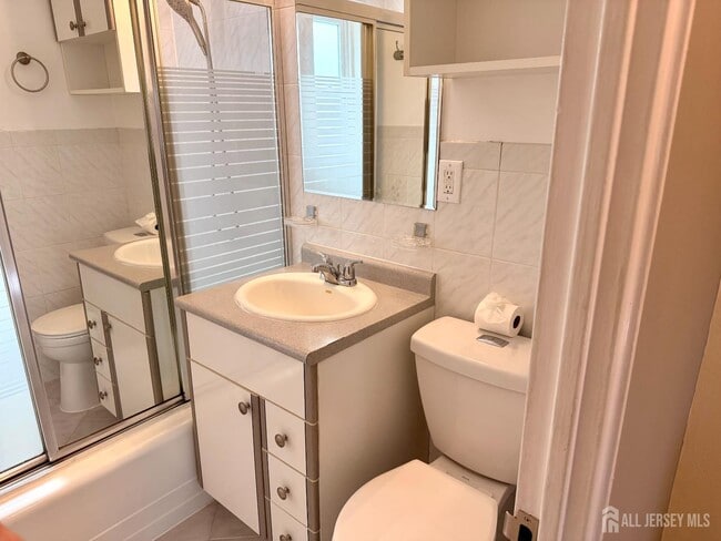 Building Photo - 139 Newman St