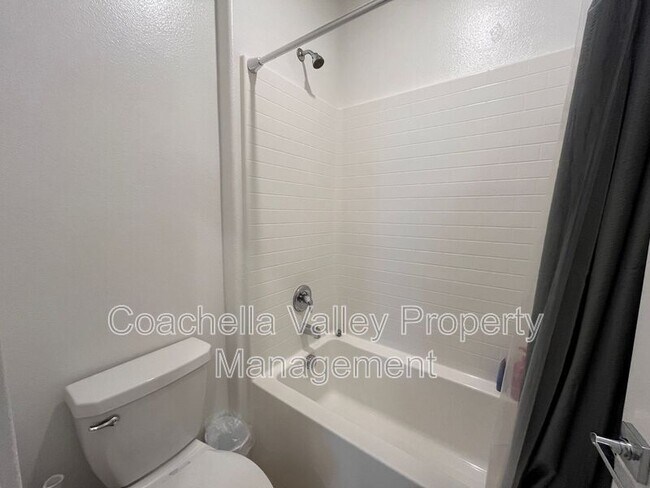 Building Photo - 76279 Cambridge Dr