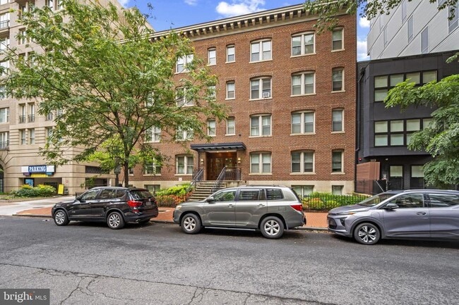 Building Photo - 1121 24th St NW