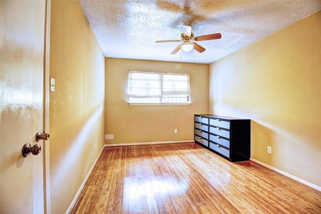 Building Photo - 6615 Briar Terrace Dr