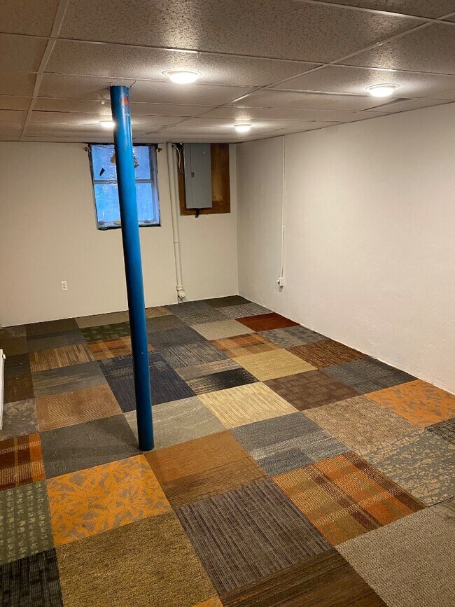 Building Photo - 1424 Nelson Dr