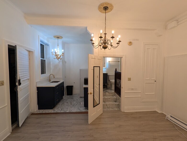 Building Photo - 2010 19th St