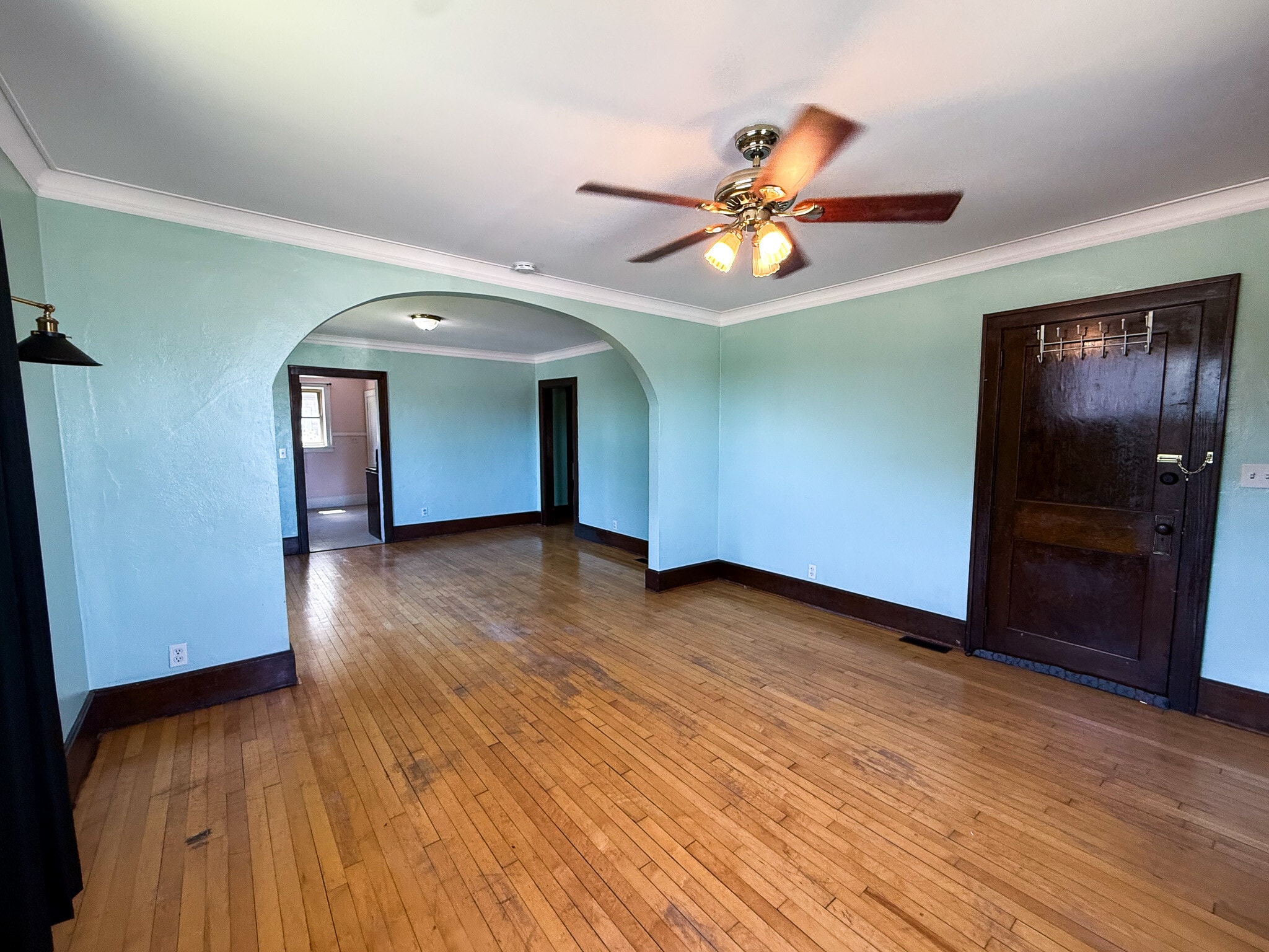 Building Photo - 657 Lake Ave