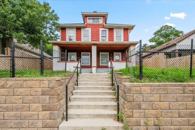 Primary Photo - 427-427 S Rural St