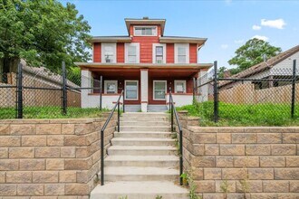 Building Photo - 427-427 S Rural St