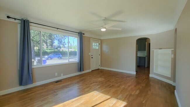 Building Photo - Darling Updated Cottage with New Kitchen a...