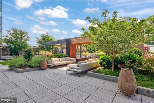 Building Photo - 7887 Jones Branch Dr