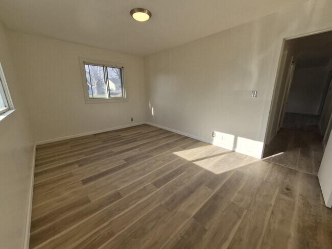 Building Photo - 5309 W Hill Dr