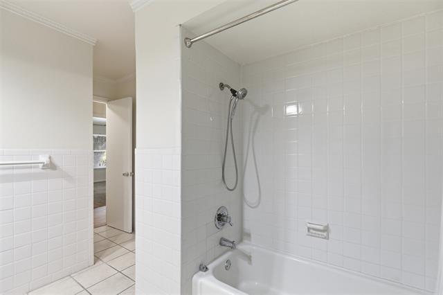 Building Photo - 5818 E University Blvd